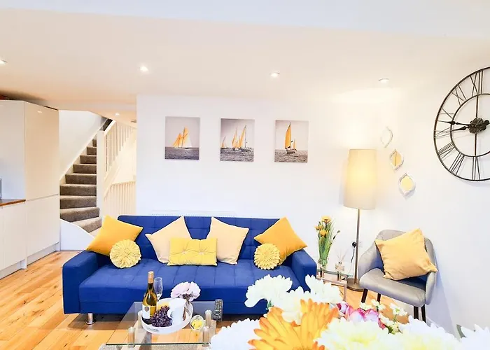 Modern 4 Bedroom Flat Near Brighton Station