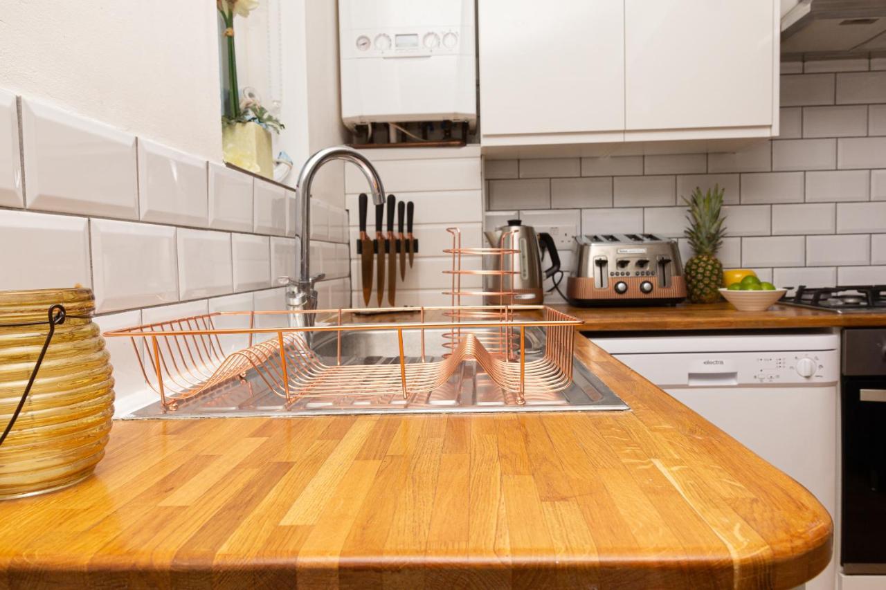 Modern 4 Bedroom Flat Near Station Brighton