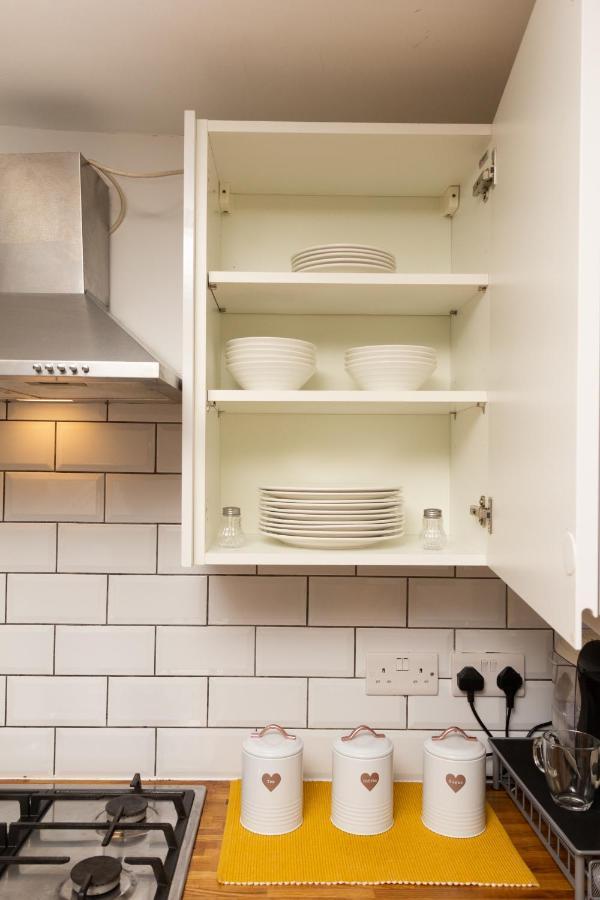 Modern 4 Bedroom Flat Near Station Hove