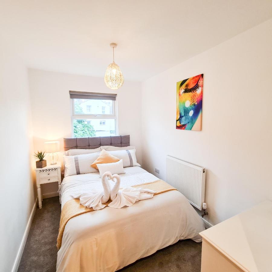 Modern 4 Bedroom Flat Near Station * Hove