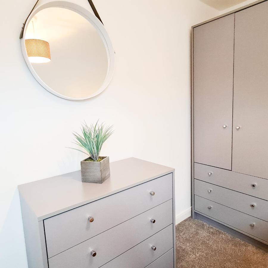 Modern 4 Bedroom Flat Near Station * Hove